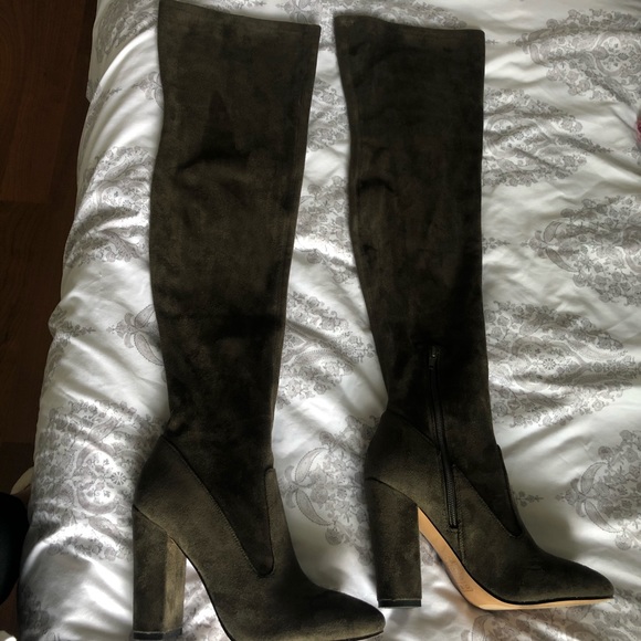 Over the knee boots - Picture 1 of 3